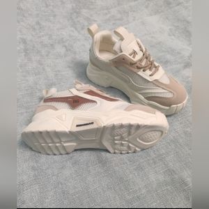 86 Lettered Chunky Sneakers